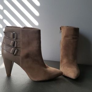 High ankle suade and leather brown booties